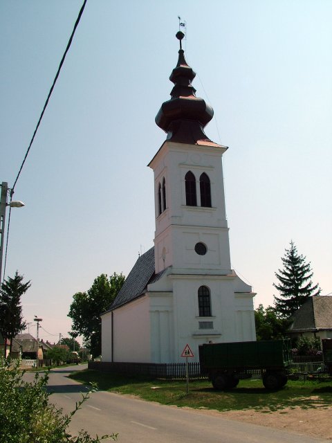 Komoro kulso elolrol.jpg